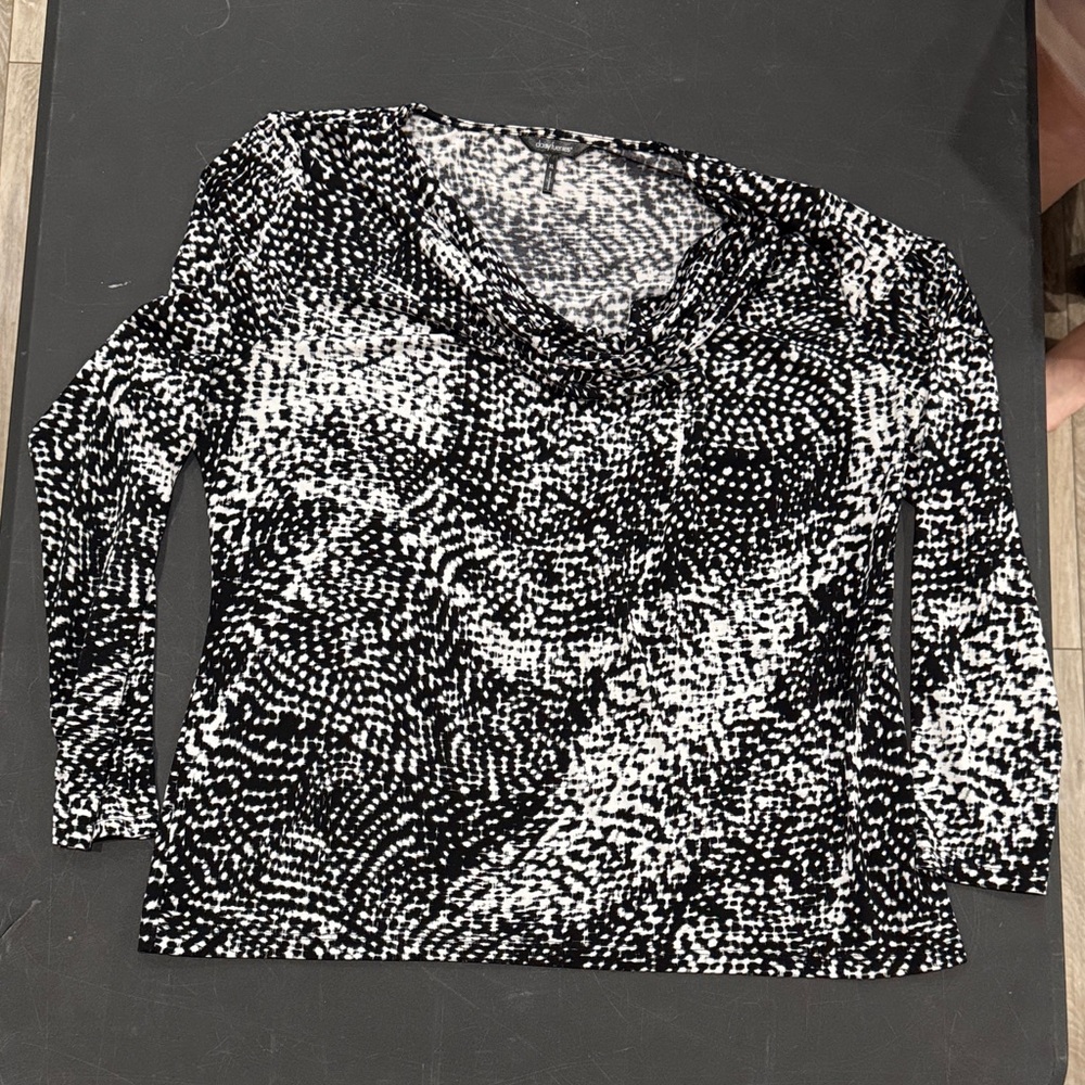 Daisy Fuentes Monochrome Patterned Blouse